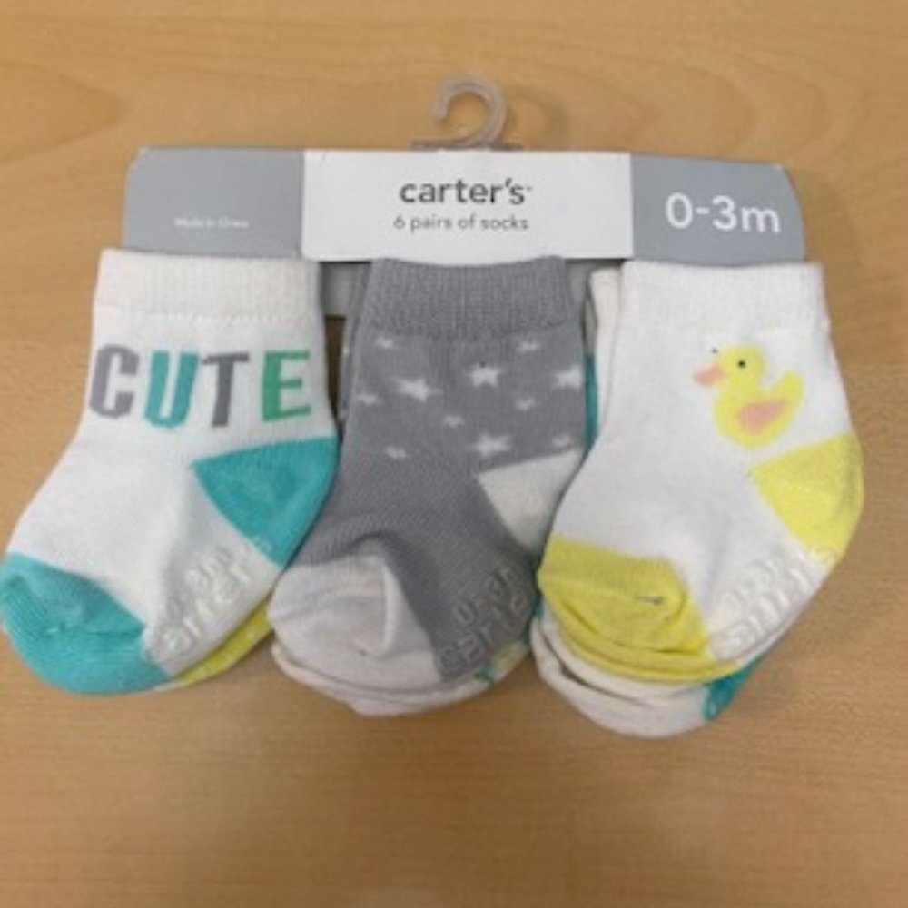 NWT  Carter's 6 pairs Baby Socks - size 0-3 months